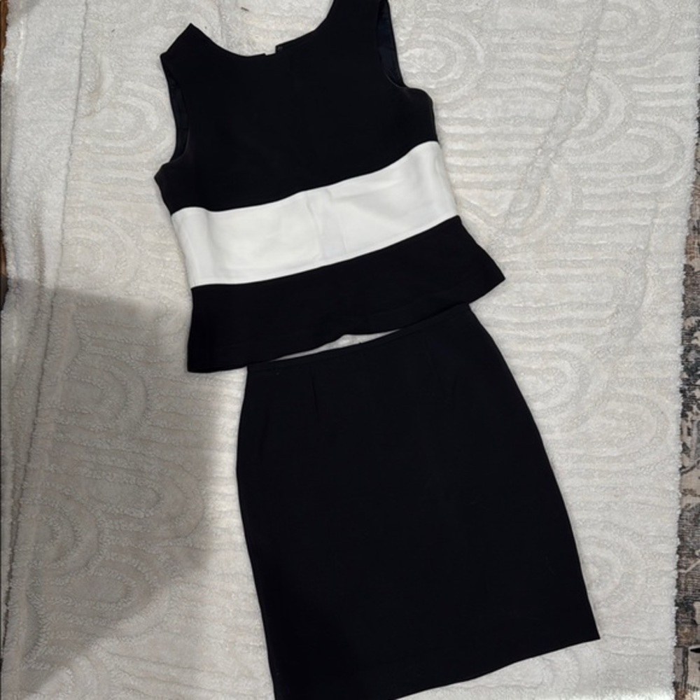 Vintage 90s Elegant Black and White Sleeveless Dress